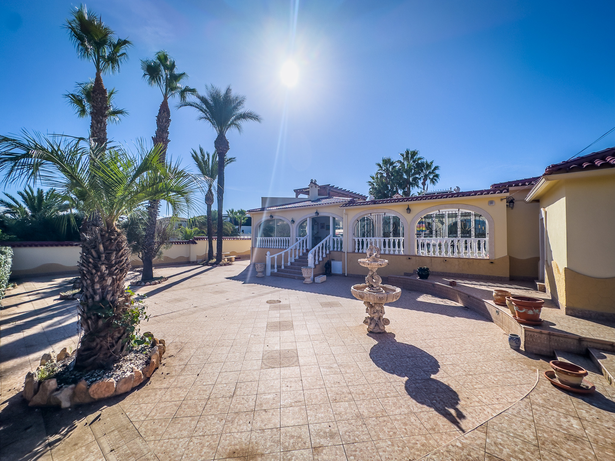 Mediterranean villa with option for project – Playa Flamenca
